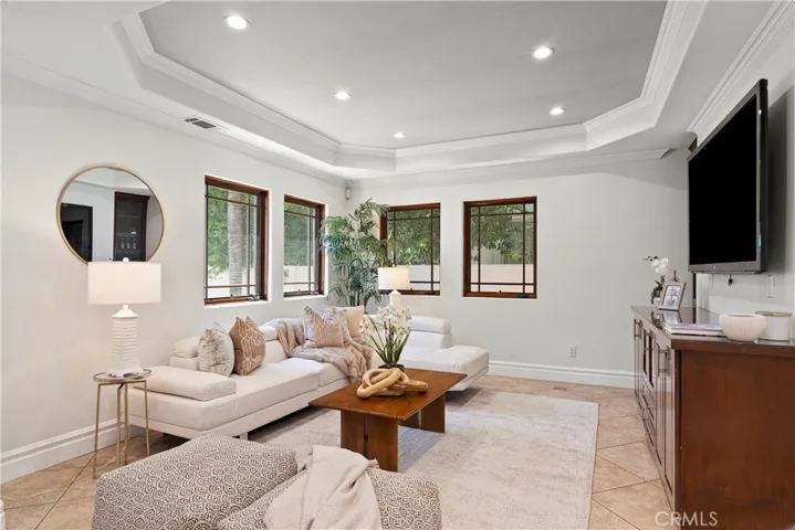 15014 Valleyheart, Sherman Oaks, California 91403