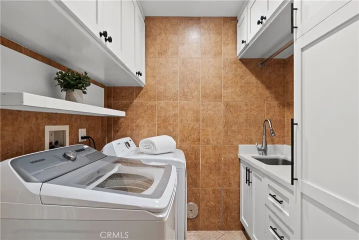 15014 Valleyheart, Sherman Oaks, California 91403