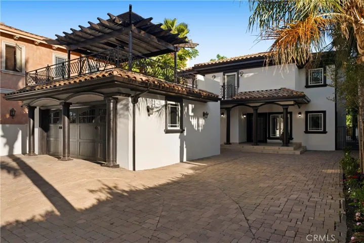 15014 Valleyheart, Sherman Oaks, California 91403