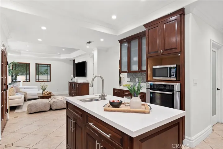 15014 Valleyheart, Sherman Oaks, California 91403