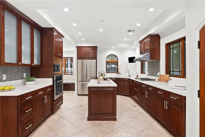 15014 Valleyheart, Sherman Oaks, California 91403