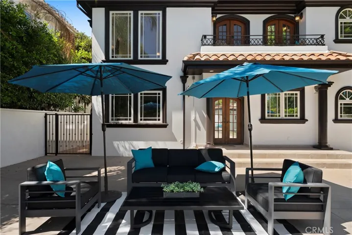 15014 Valleyheart, Sherman Oaks, California 91403
