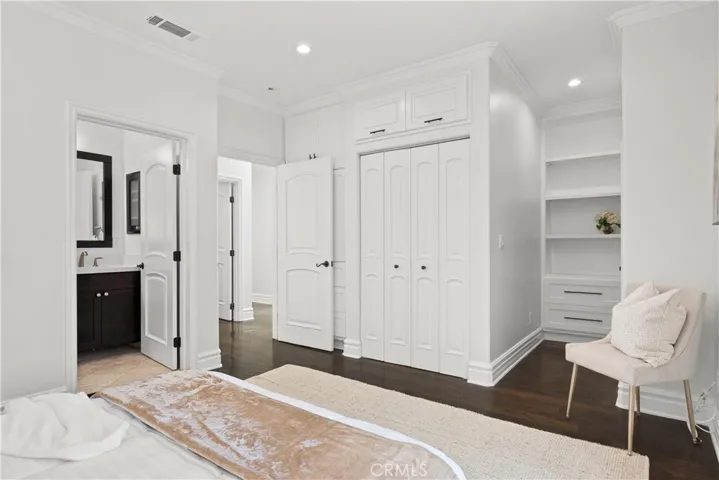 15014 Valleyheart, Sherman Oaks, California 91403