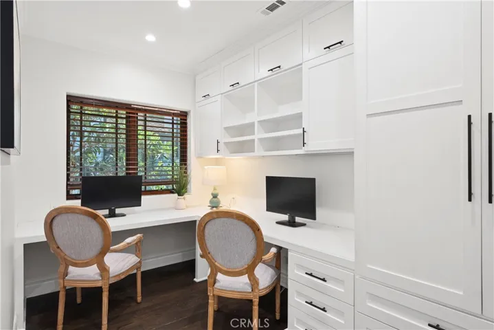 15014 Valleyheart, Sherman Oaks, California 91403