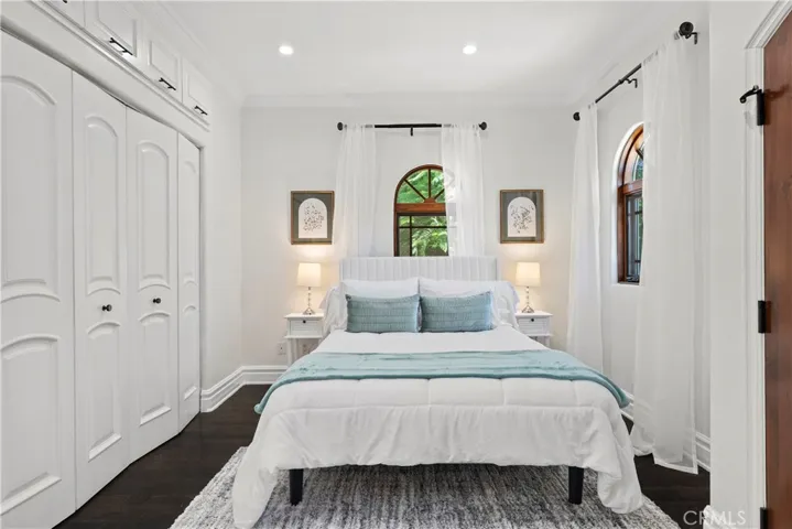 15014 Valleyheart, Sherman Oaks, California 91403