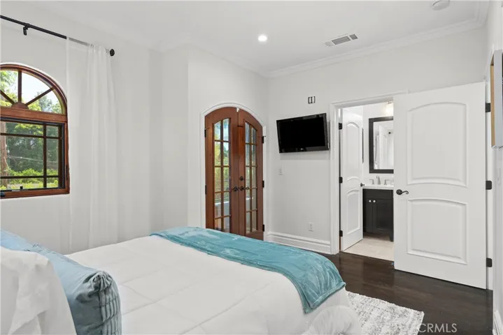 15014 Valleyheart, Sherman Oaks, California 91403