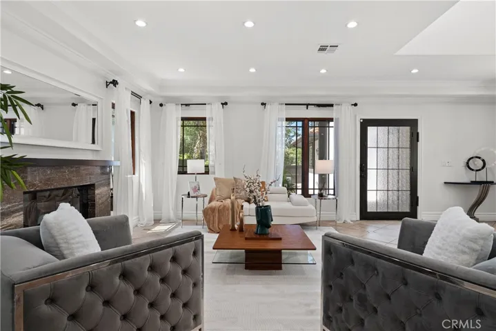 15014 Valleyheart, Sherman Oaks, California 91403