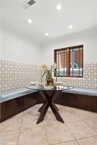 15014 Valleyheart, Sherman Oaks, California 91403