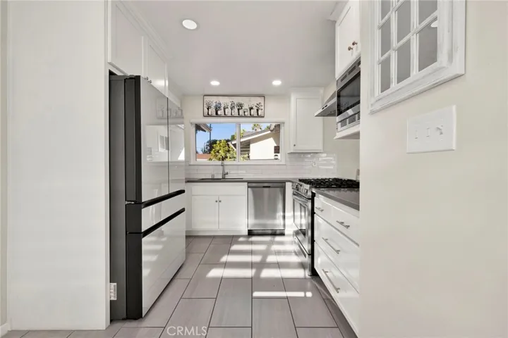 19116 Napa Street, Northridge, California 91324