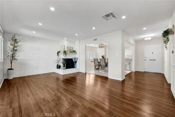 19116 Napa Street, Northridge, California 91324