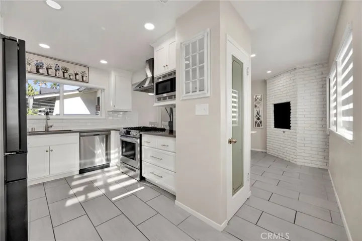 19116 Napa Street, Northridge, California 91324