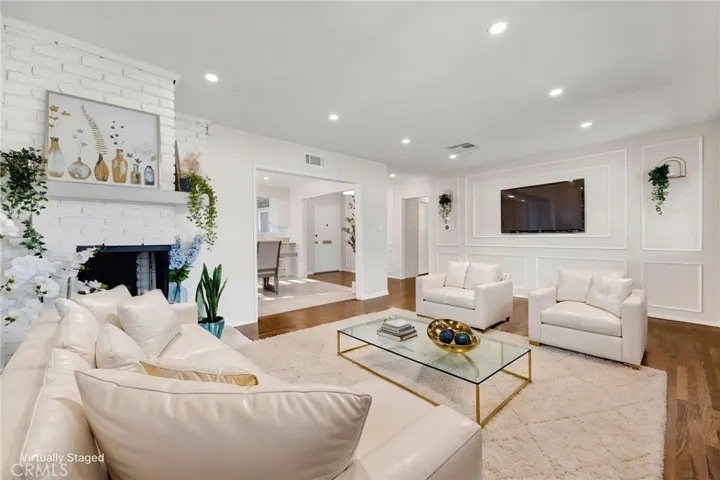 19116 Napa Street, Northridge, California 91324