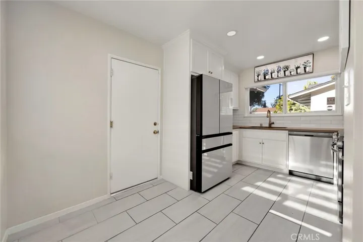 19116 Napa Street, Northridge, California 91324