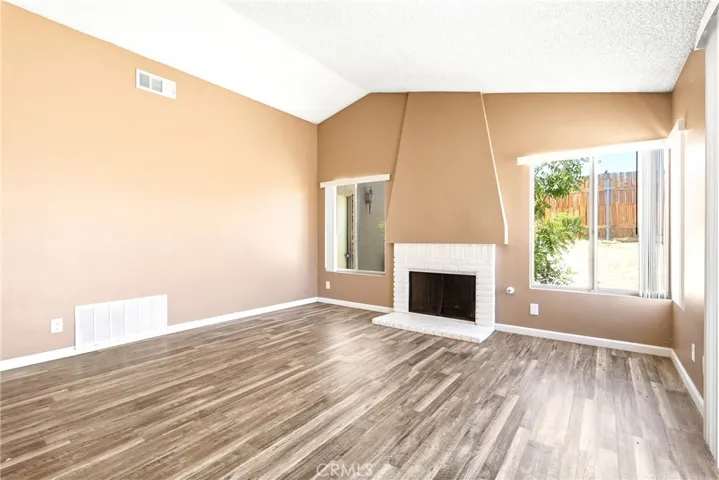 13368 Desert Primrose, Victorville, California 92392