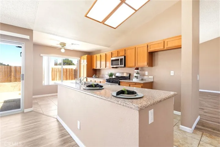 13368 Desert Primrose, Victorville, California 92392