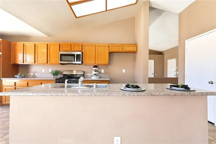 13368 Desert Primrose, Victorville, California 92392