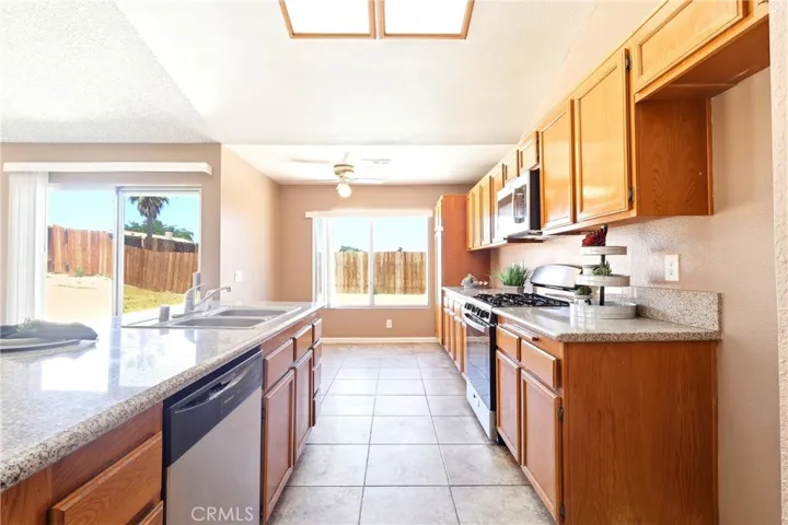 13368 Desert Primrose, Victorville, California 92392