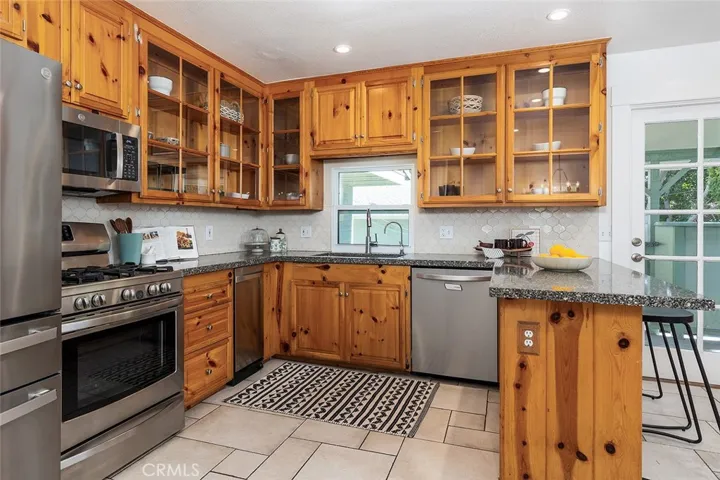 2832 Mayfield Ave., La Crescenta, California 91214