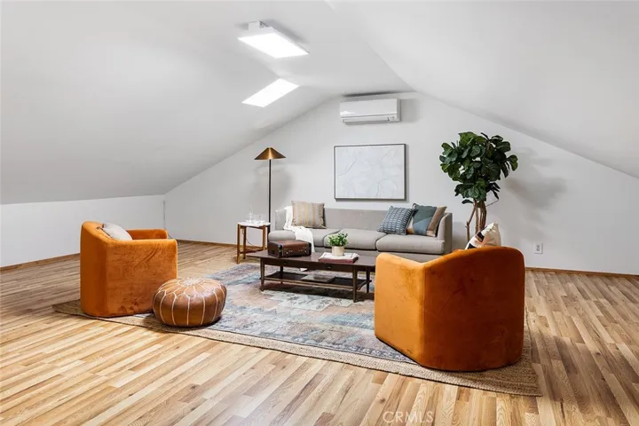 2832 Mayfield Ave., La Crescenta, California 91214