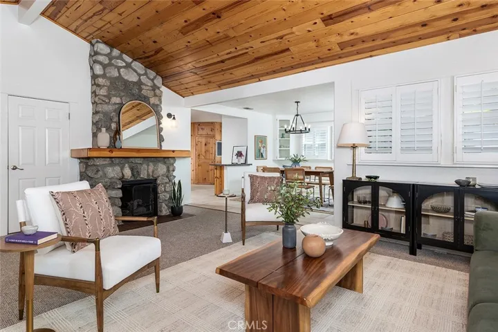 2832 Mayfield Ave., La Crescenta, California 91214