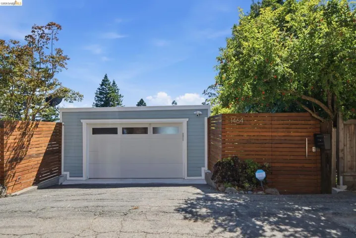 Detached garage with horizontal wood fencing