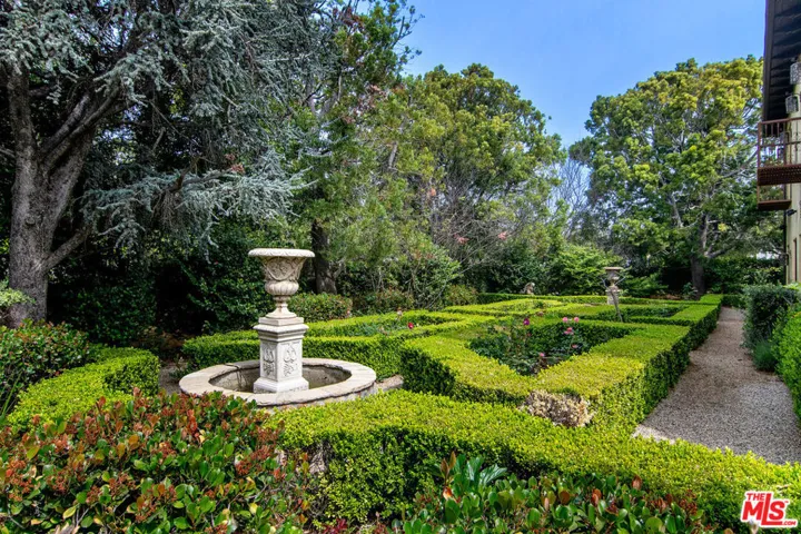 1221 Minorca Drive, Pacific Palisades, California 90272