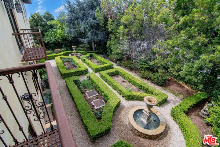 1221 Minorca Drive, Pacific Palisades, California 90272