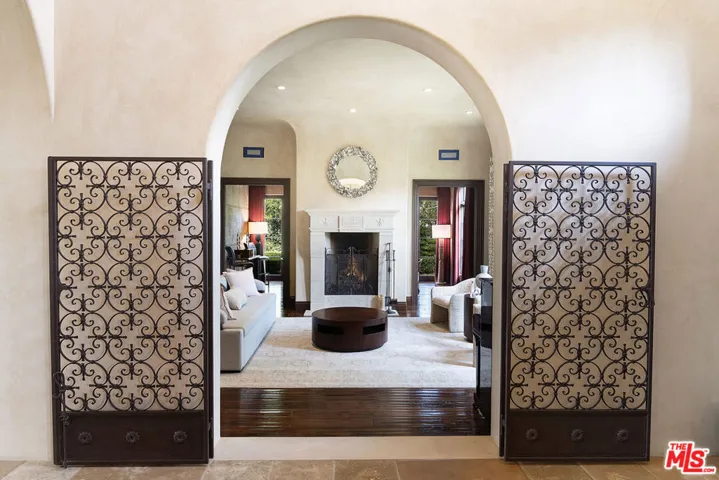 1221 Minorca Drive, Pacific Palisades, California 90272