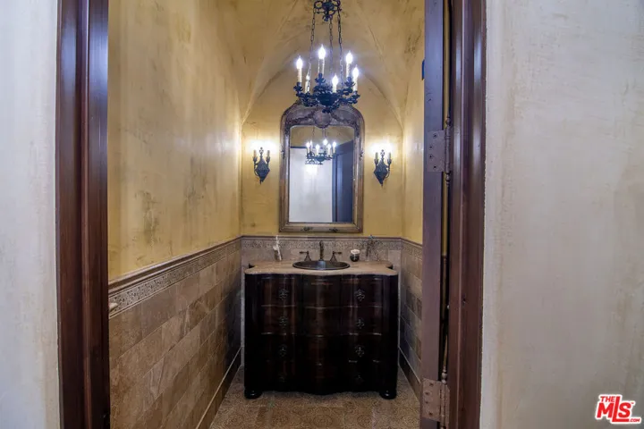 1221 Minorca Drive, Pacific Palisades, California 90272