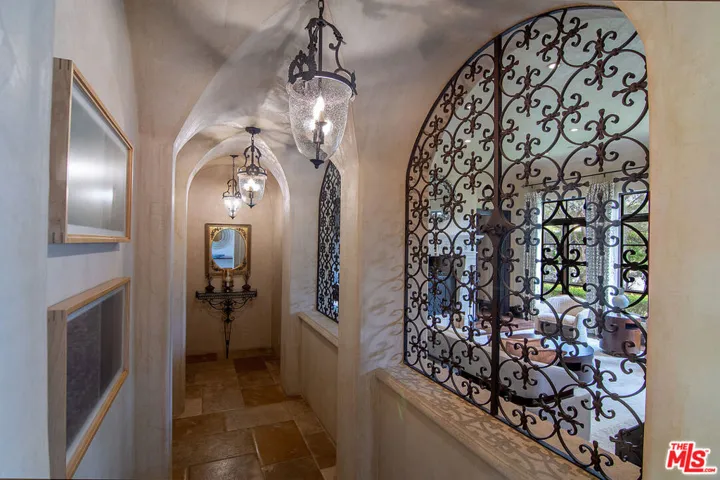 1221 Minorca Drive, Pacific Palisades, California 90272