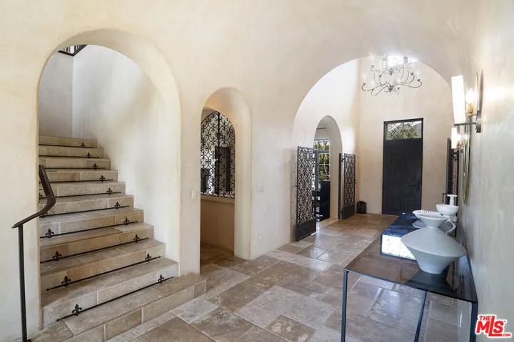 1221 Minorca Drive, Pacific Palisades, California 90272
