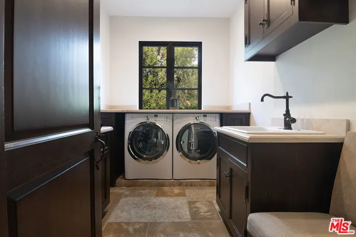 1221 Minorca Drive, Pacific Palisades, California 90272