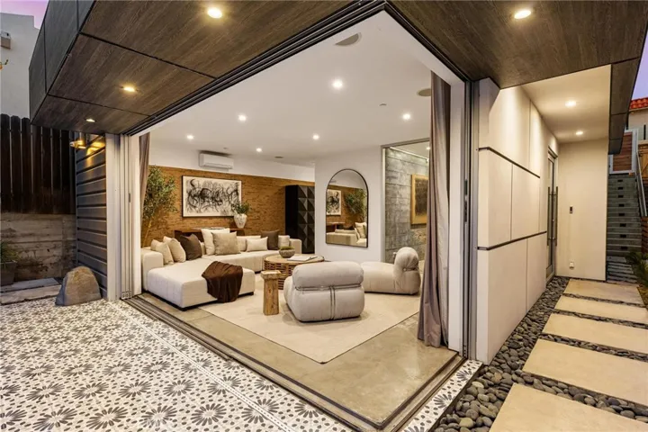 2434 Manhattan Avenue, Hermosa Beach, California 90254