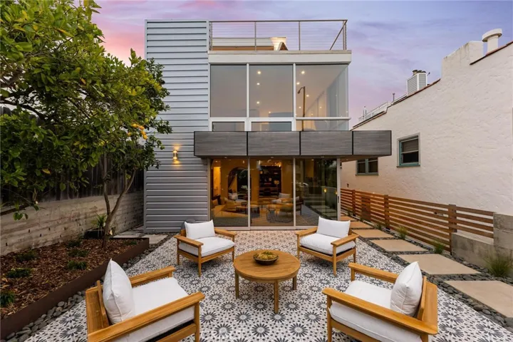 2434 Manhattan Avenue, Hermosa Beach, California 90254