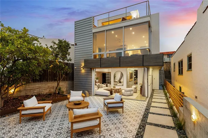 2434 Manhattan Avenue, Hermosa Beach, California 90254
