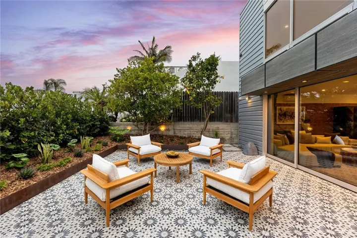 2434 Manhattan Avenue, Hermosa Beach, California 90254