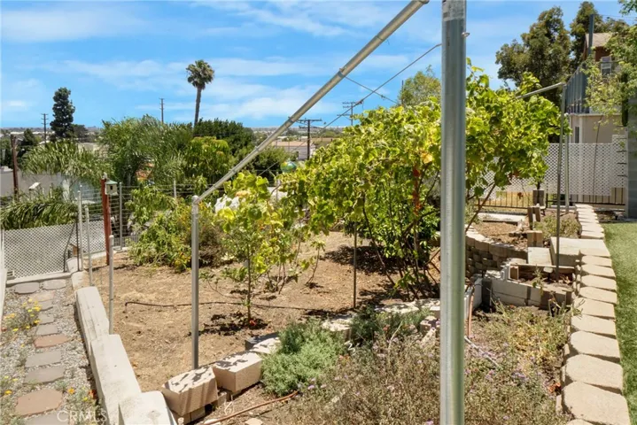 Fantastic garden.  Be sure to see the plant and tree supplement
