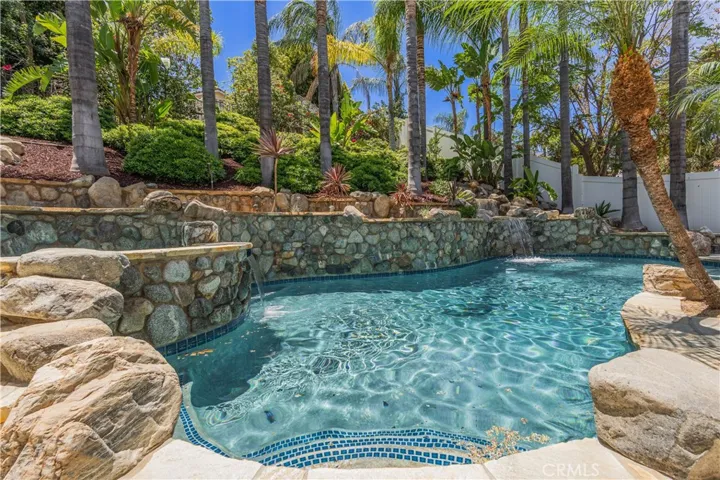 992 Chinotto Circle, Corona, California 92881