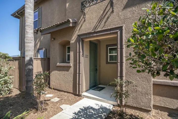 425 S Meadowbrook Dr 123, San Diego, California 92114
