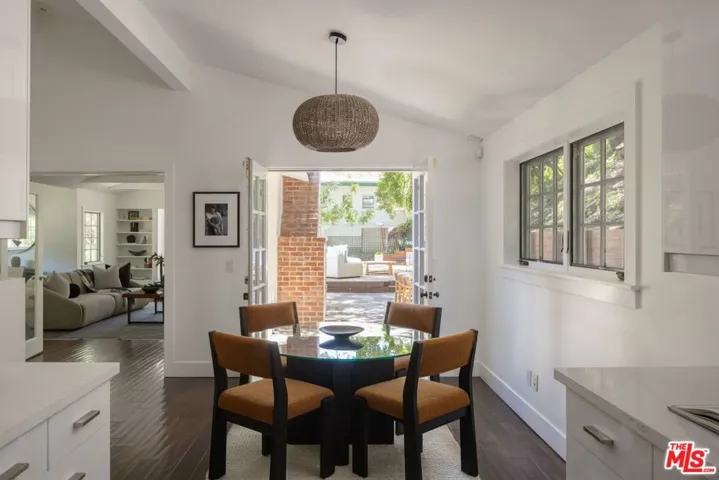 2425 Laurel Pass / Bypass, Los Angeles, California 90046