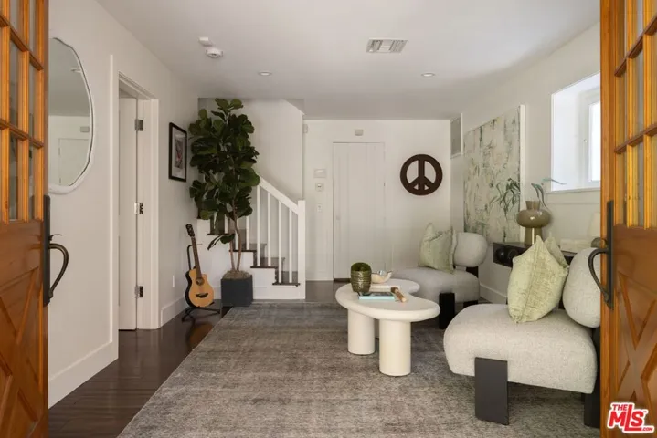 2425 Laurel Pass / Bypass, Los Angeles, California 90046