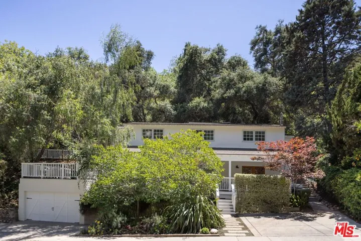 2425 Laurel Pass / Bypass, Los Angeles, California 90046