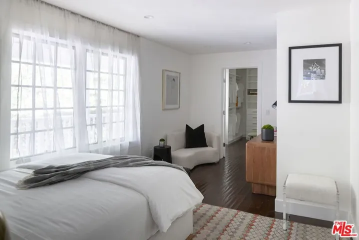 2425 Laurel Pass / Bypass, Los Angeles, California 90046