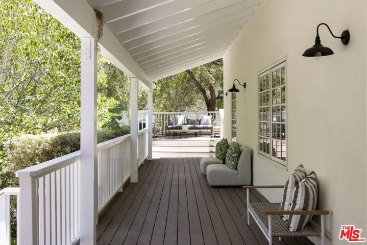 2425 Laurel Pass / Bypass, Los Angeles, California 90046