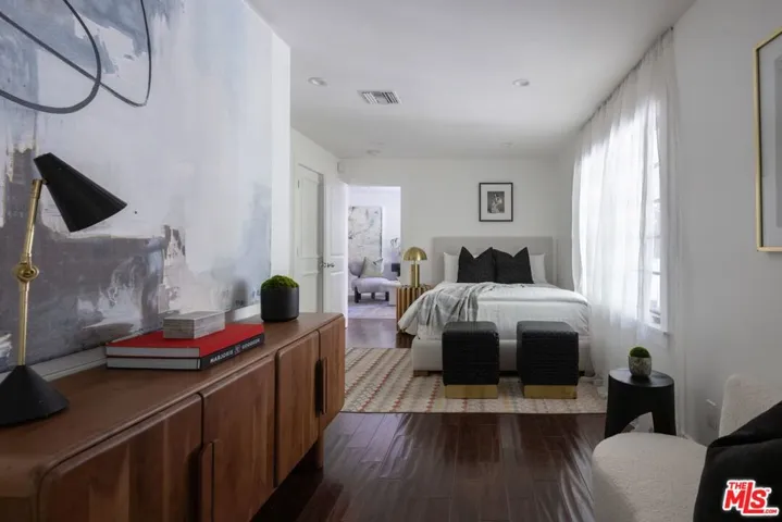2425 Laurel Pass / Bypass, Los Angeles, California 90046
