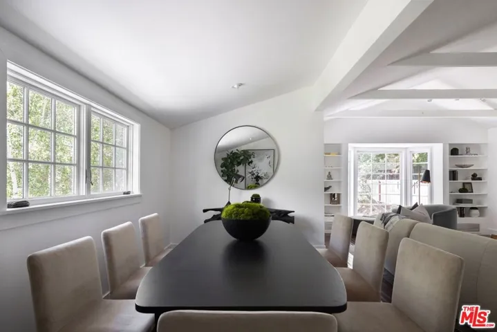 2425 Laurel Pass / Bypass, Los Angeles, California 90046