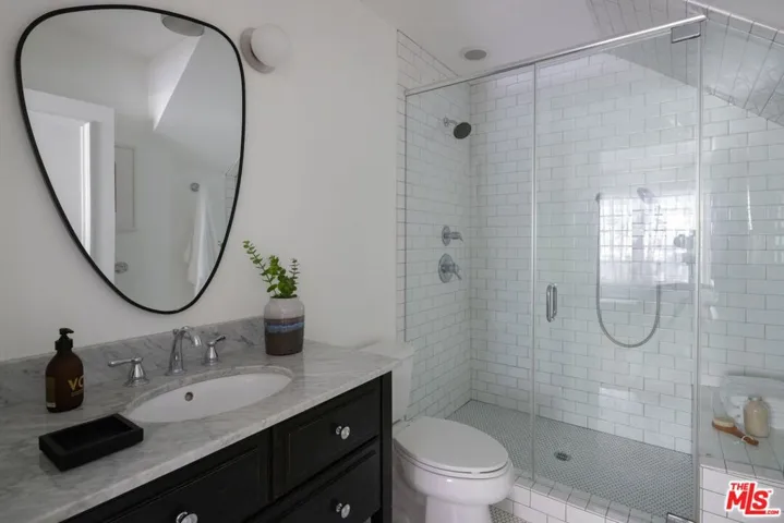 2425 Laurel Pass / Bypass, Los Angeles, California 90046