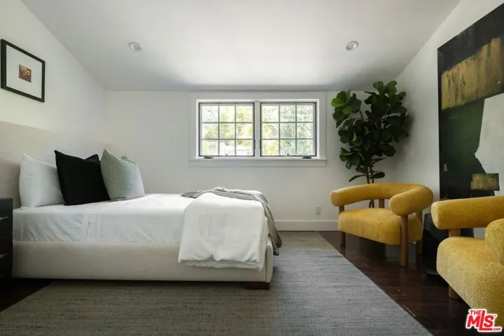 2425 Laurel Pass / Bypass, Los Angeles, California 90046