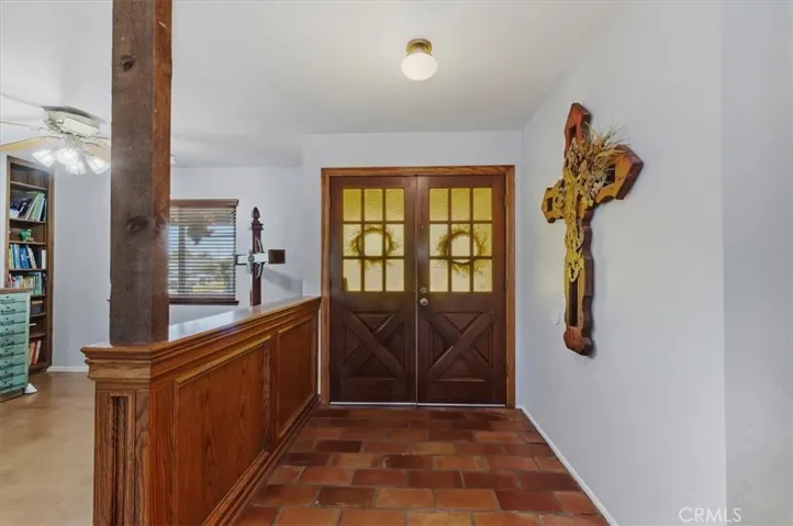 Main House: Foyer