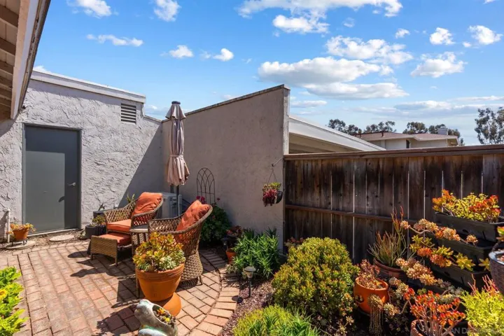 7747 Camino Noguera, San Diego, California 92122
